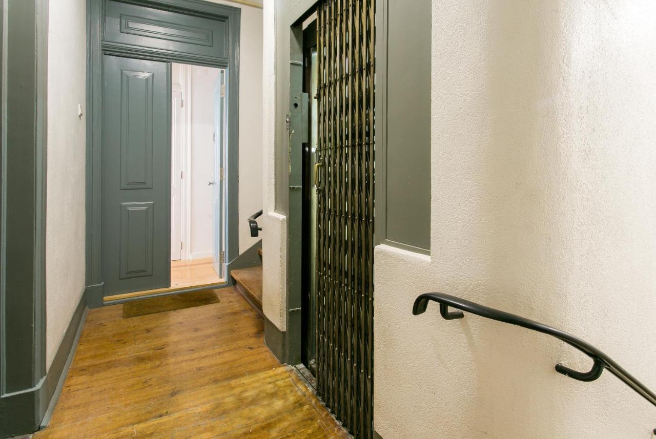 Lisbon Luxury Retreat! 2 Suites, Balcony & Views!! Exterior photo